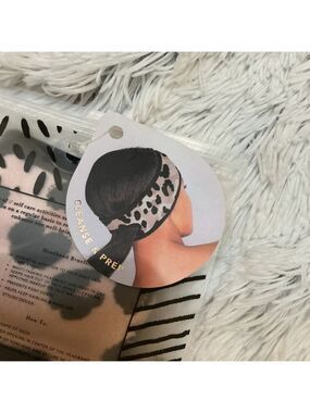 Kitsch microfiber spa headband for your hairline
New